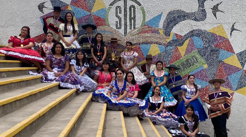 Exitosa participación de estudiantes del taller de Folclore en «Bailo porque soy chileno»